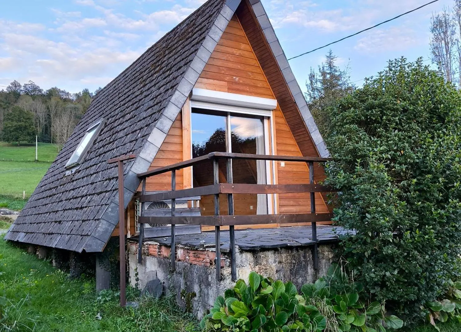 Petit Chalet Avec Terrasse Oust