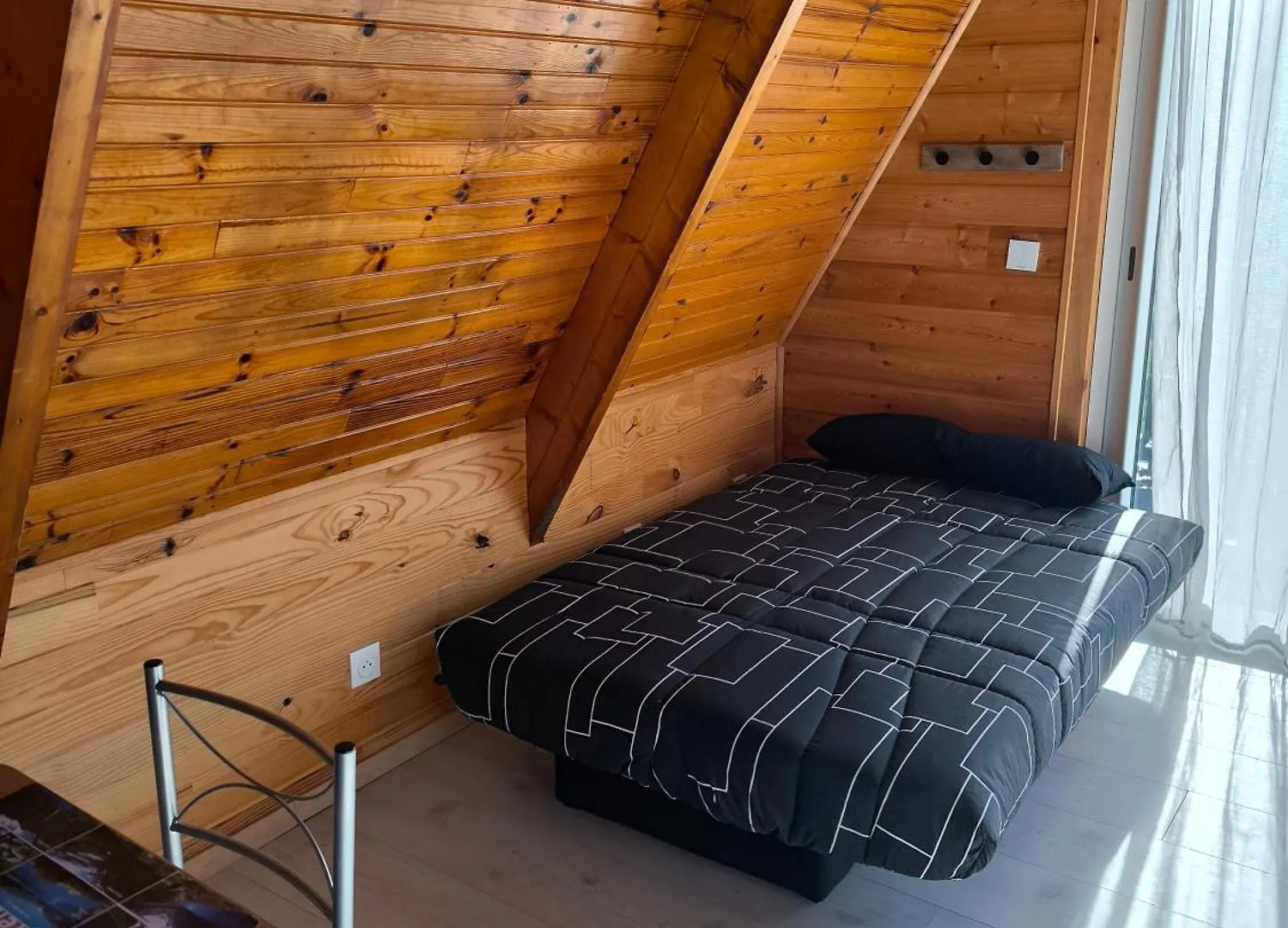 Petit Chalet Avec Terrasse Oust